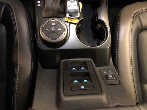 Used 2025 Ford Bronco Outer Banks image 24