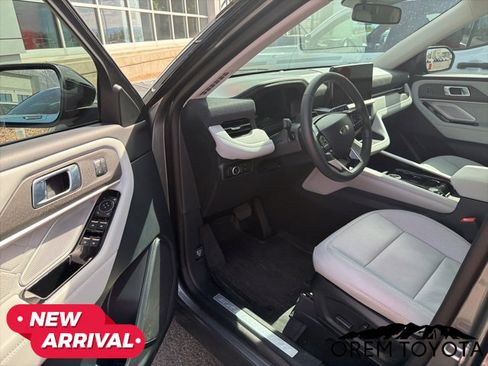 Used 2025 Ford Explorer Platinum w/ Ultimate Package image 18