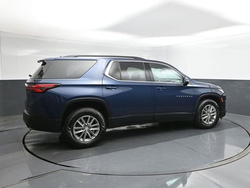 Used 2022 Chevrolet Traverse LT image 11