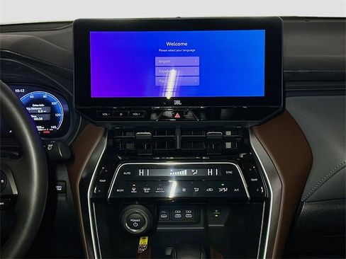 Used 2024 Toyota Venza Limited image 12