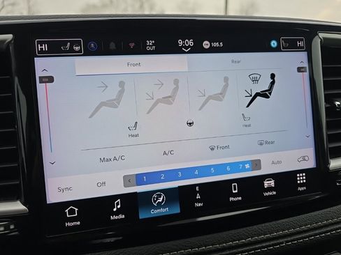 Used 2024 Chrysler Pacifica Select image 27