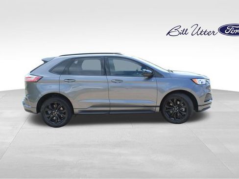 Used 2022 Ford Edge SE w/ Black Appearance Package AWD/4WD image 4
