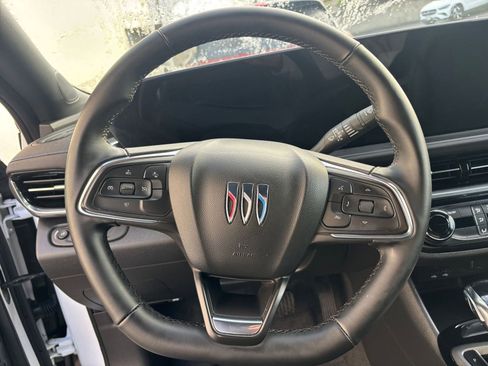 Used 2025 Buick Envista Sport Touring image 28
