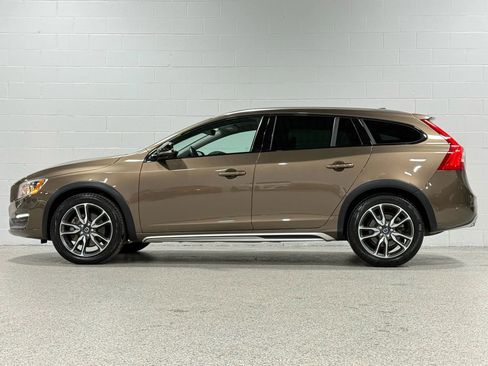 Used 2016 Volvo V60 T5 Cross Country image 9