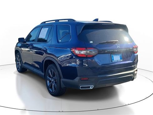 Used 2025 Honda Pilot Sport image 4