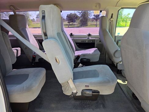 Used 2011 Ford E-150 and Econoline 150 Wagon RWD image 10