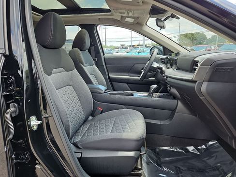 Used 2026 Nissan Kicks SV w/ SV Premium Package FWD image 32