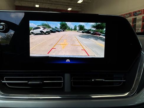 Used 2025 Chevrolet Trax LT w/ LT Convenience Package FWD image 31