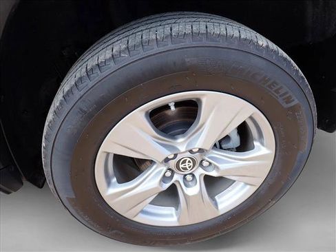 Used 2024 Toyota RAV4 LE AWD/4WD image 6