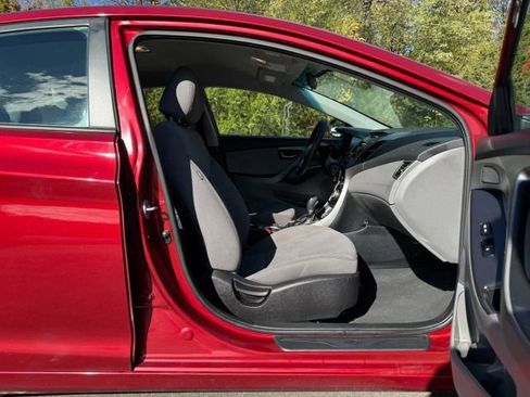Used 2015 Hyundai Elantra SE image 25