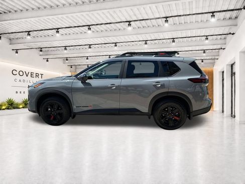 Used 2025 Nissan Rogue SV AWD/4WD image 8