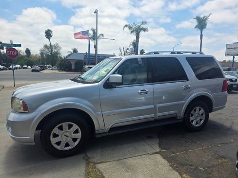 Used 2004 Lincoln Navigator Luxury AWD/4WD image 5