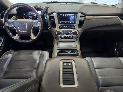 Used 2019 GMC Yukon XL Denali w/ Denali Ultimate Package AWD/4WD image 9