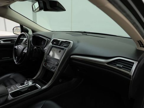 Used 2019 Ford Fusion SEL FWD image 18