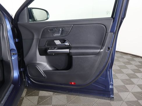 Used 2023 Mercedes-Benz GLA 250 4MATIC w/ Premium Package image 21