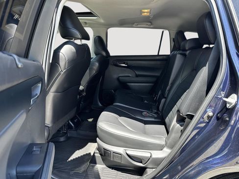 Used 2023 Toyota Highlander XLE FWD image 21