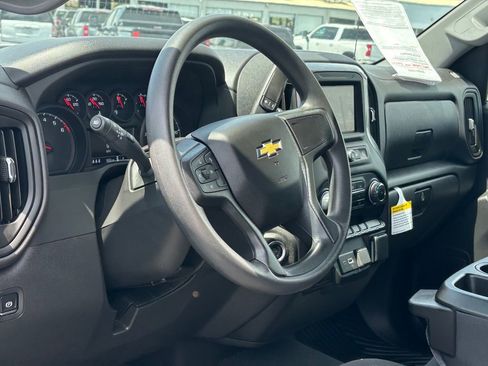 Used 2025 Chevrolet Silverado 1500 Custom image 8