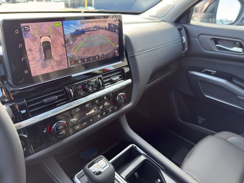 New 2026 Nissan Pathfinder SL image 21