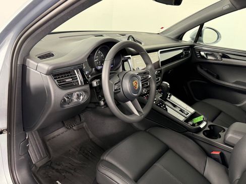 Certified 2026 Porsche Macan AWD/4WD image 4