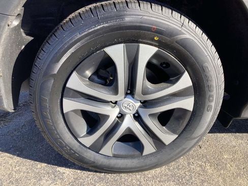 Used 2018 Toyota RAV4 LE image 13