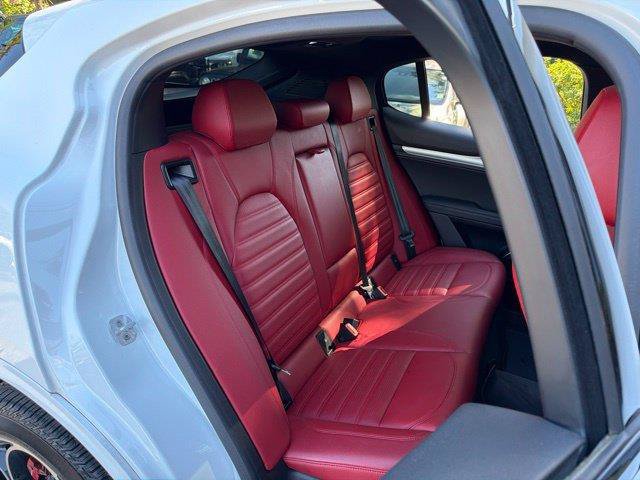 Used 2023 Alfa Romeo Stelvio Veloce AWD/4WD image 29