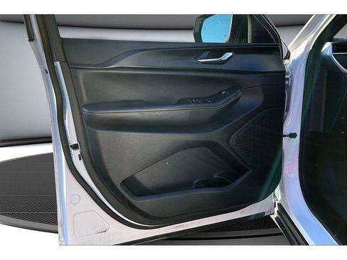 Used 2024 Jeep Grand Cherokee Laredo w/ Trailer Tow Package image 20