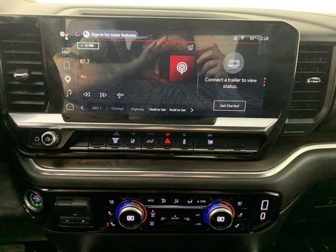 Used 2025 GMC Sierra 2500 SLT w/ SLT Convenience Package AWD/4WD image 7