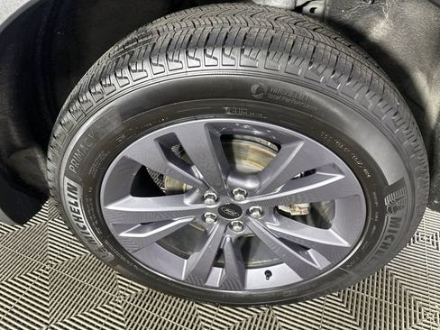 Used 2025 Ford Explorer Active w/ Active Comfort Package image 5