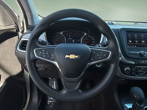 Used 2022 Chevrolet Equinox LS w/ LS Convenience Package FWD image 11