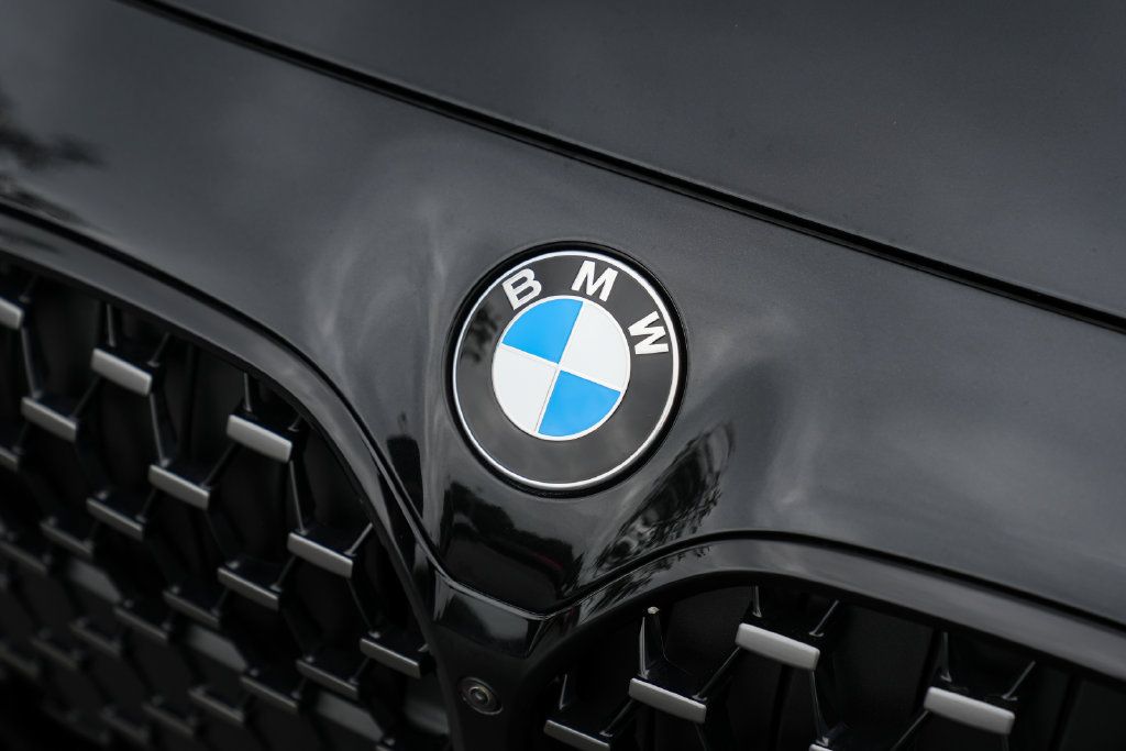 Used 2024 BMW M440i Convertible RWD image 9