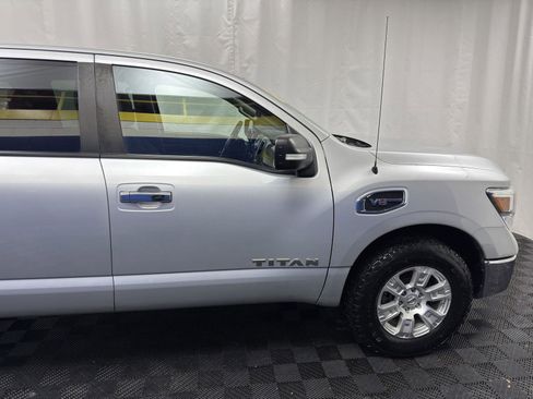 Used 2017 Nissan Titan SV image 13