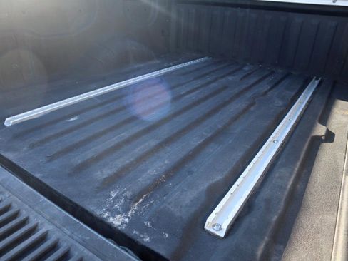 Used 2021 Nissan Titan SV w/ SV Convenience Package image 33