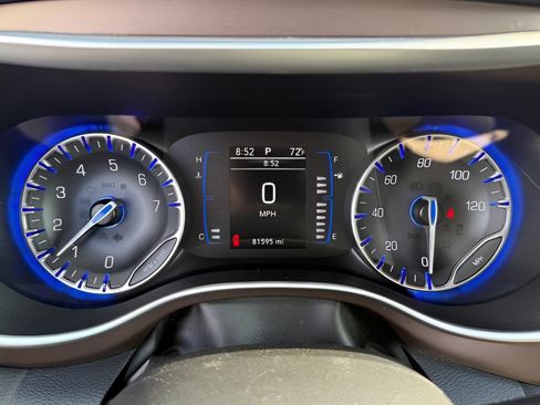 Used 2022 Chrysler Voyager LX FWD image 27