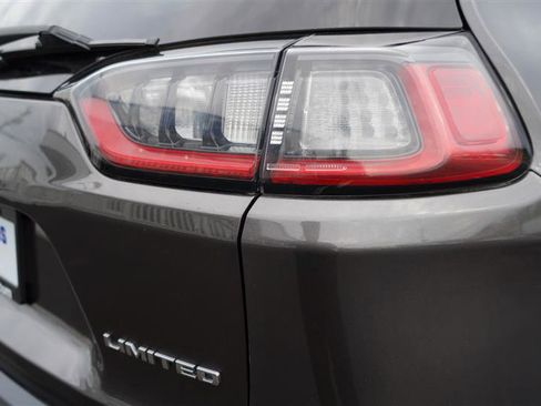 Used 2019 Jeep Cherokee Limited w/ Technology Group image 27