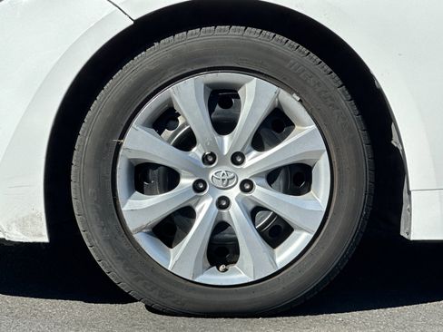 Used 2021 Toyota Corolla LE image 21