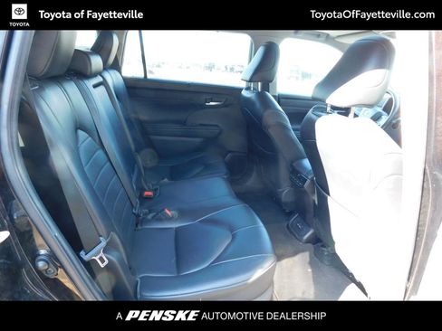 Used 2022 Toyota Highlander XLE image 5