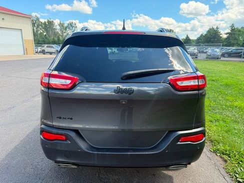 Used 2016 Jeep Cherokee Latitude w/ Comfort/Convenience Group AWD/4WD image 2