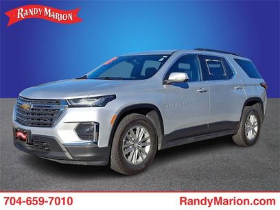 Used 2022 Chevrolet Traverse LT