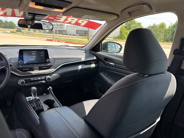 Used 2025 Nissan Altima 2.5 SV FWD image 34