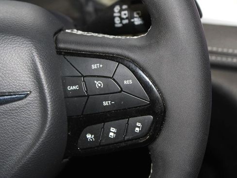 Used 2025 Chrysler Pacifica Limited FWD image 20