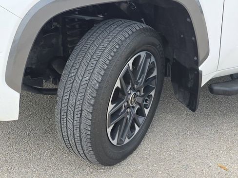 Used 2024 Toyota Tundra Limited AWD/4WD image 32