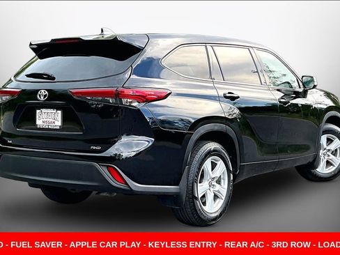 Used 2022 Toyota Highlander LE AWD/4WD image 6