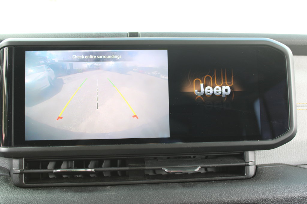 Used 2024 Jeep Wrangler Unlimited AWD/4WD image 18