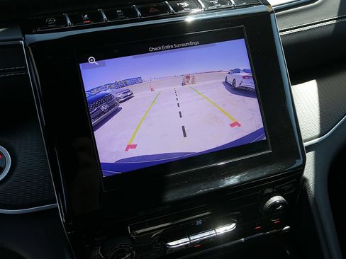 Used 2025 Jeep Grand Cherokee Laredo RWD image 19
