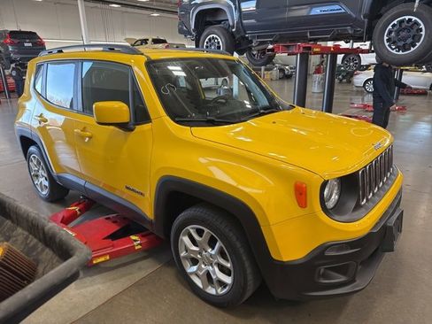 Used 2018 Jeep Renegade Latitude image 2