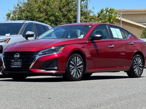 Certified 2025 Nissan Altima 2.5 SV FWD image 8