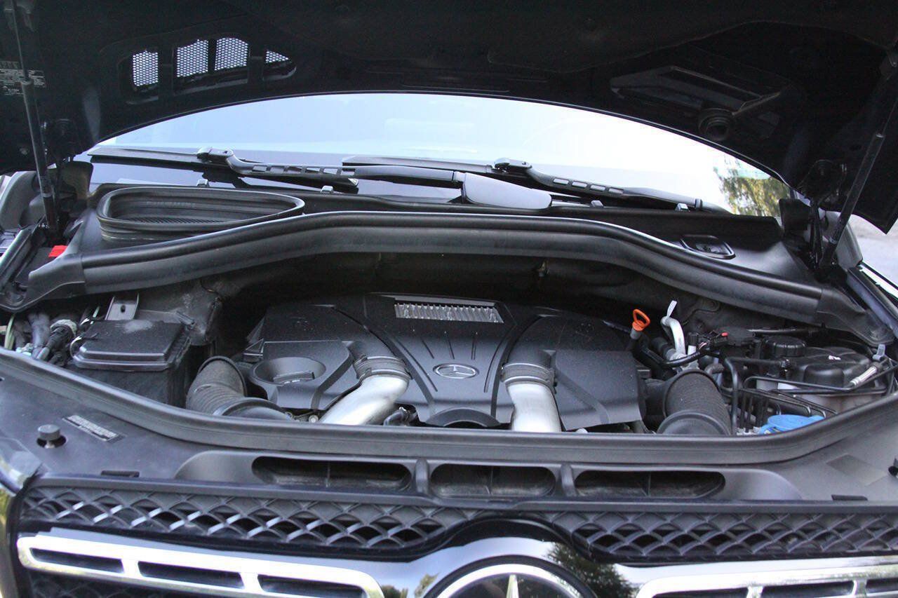 Used 2018 Mercedes-Benz GLS 550 4MATIC w/ Driver Assistance Package image 17