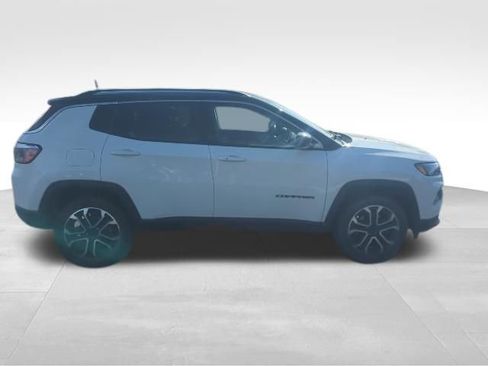 Used 2022 Jeep Compass Limited image 7