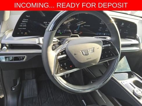 Used 2026 Cadillac Vistiq Premium Luxury w/ LPO, Floor Liner Package AWD/4WD image 4