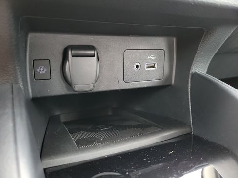 Certified 2025 Nissan Versa SV FWD image 27